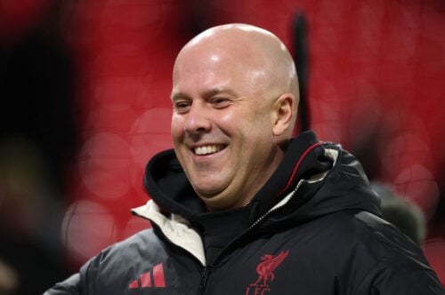 Liverpool har overtaget i jagten på et af Europas mest eftertragtede forsvarsspillere. Det kommer som et chok for Chelsea.