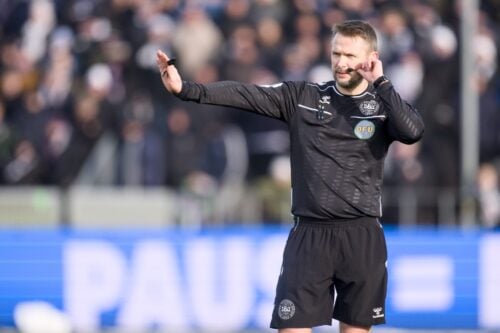 Efter en optimistisk sejr over OB er resultaterne udeblevet for Jakob Poulsens AGF-mandskab. Nu skaber en VAR-dom debat.