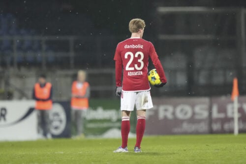 Hvad skal der ske med Tonni Adamsen, der har kontraktudløb efter denne sæson? Nu kommer en vild nyhed om Silkeborg-stjernen.