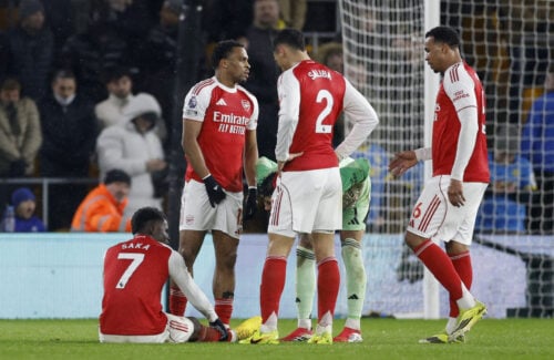 Arsenal satte dyrebare point over styr på Molineux, hvor en komfortabel 2-0-føring mod Wolverhampton forvandlede sig til 2-2.