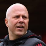 Tre sejre i træk lyder overbevisende, men hos Liverpool er der langt fra jubelstemning. I samme tid reagerer Arne Slot nu på en kæmpe kritik.