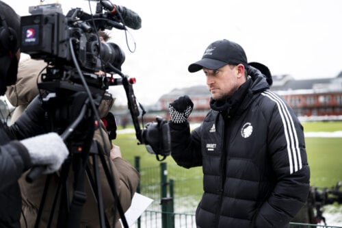 FCK befinder sig i en svær situation, mens flere spillere nu drager videre i karrieren. Nu bekræfter OB en ny tilgang.