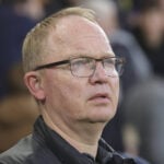 Glen Riddersholm leder med lys og lygte efter sit næste cheftrænerjob, mens danskeren nu kommer med en markant afsløring.