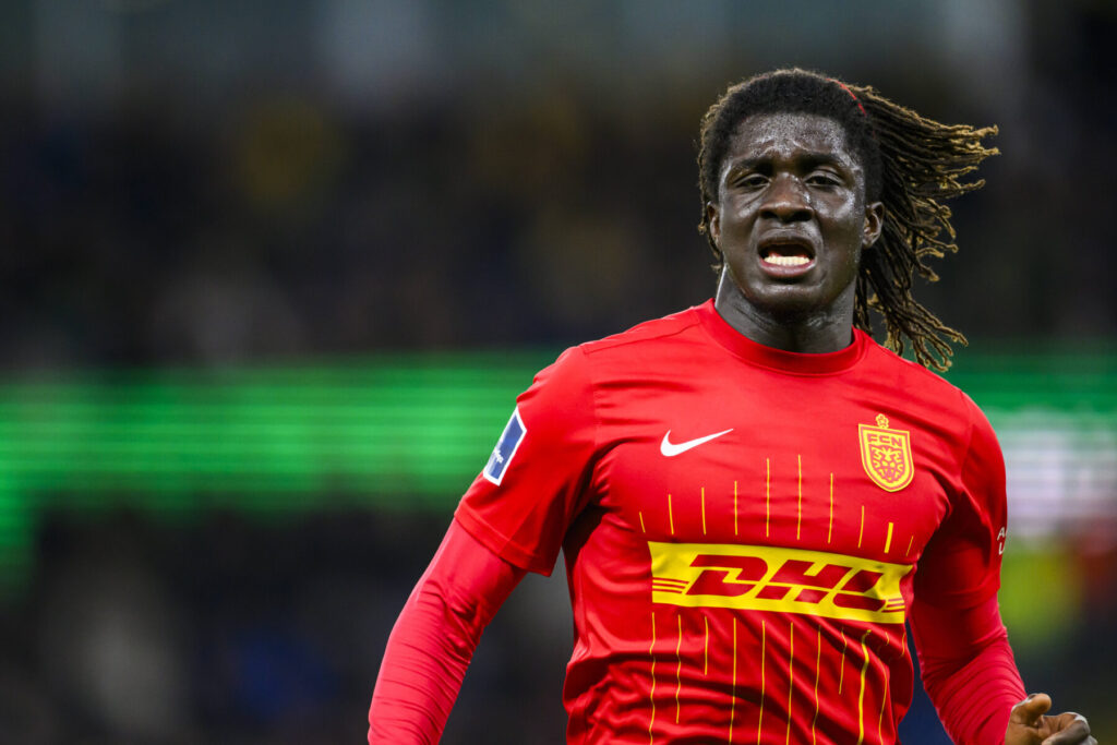 Caleb Yirenkyi rygtes til Premier League - men han vil ikke afsted.