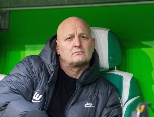 Peter 'PC' Christiansen er millimeter fra at blive fyret i danskerklubben Wolfsburg, der har haft en ekstremt turbulent sæson i Bundesligaen.