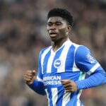 Brighton-profilen Carlos Baleba kan blive sommerens store midtbanekup for Manchester United. Nu sælges han dyrt.