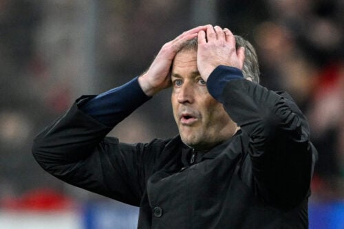 Det kører ikke på skinner for den danske cheftræner Kasper Hjulmand for tiden i Leverkusen. Nu reagerer han på en fyring.