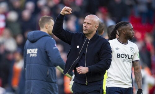 Liverpool er kommet ind i en god formkurve for tiden, men skadesproblemerne sætter fortsat sine dybe spor. Nu er en transfer på vej.