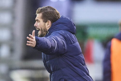 Jakob Poulsen har leveret mirakler med AGF, men nu sætter cheftræneren ord på et smerteligt exit, der blev en realitet søndag.