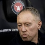 Steve Cooper og Brøndby er ikke specielt godt kørende for tiden, men nu sender han en stikpille til FCK, der sejler endnu mere.