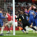 Arsenal sikrede sig søndag en yderst betydningsfuld sejr over Chelsea med 2-1. Men nu beskyldes klubben for at snyde dommeren.