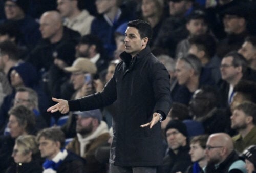 Arsenal virker uovervindelige for tiden, men nu bliver de tvunget til at sælge ud af deres mange stjerner. Det kan skabe uro.