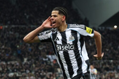 Den danske angriber William Osula rykker tættere på sit gennembrud i Newcastle. Nu skriver han Premier League-historie hele to gange.