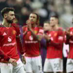 Der blæser nye vinde i Manchester United, der er strøget til tops i Premier League. Nu udpeger han den perfekte cheftræner for klubben.