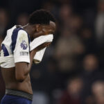 Tottenham befinder sig i en presset situation, men klubben holder foreløbig fast i cheftræner Igor Tudor trods en svær start.