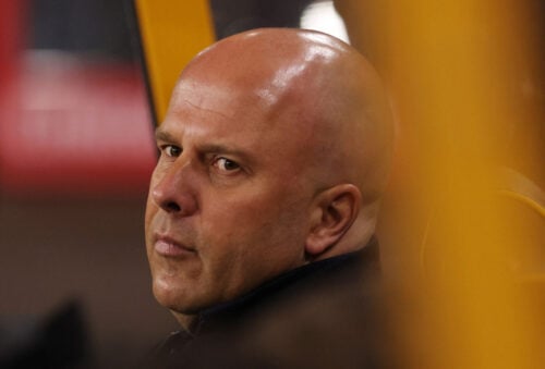 Arne Slot og Liverpool må undvære Alisson mod Galatasaray.