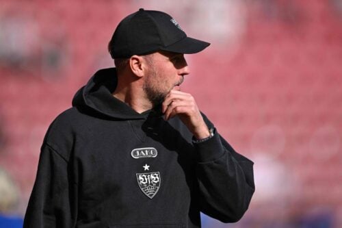 Sebastian Hoeness duellerer med Xabi Alonso.