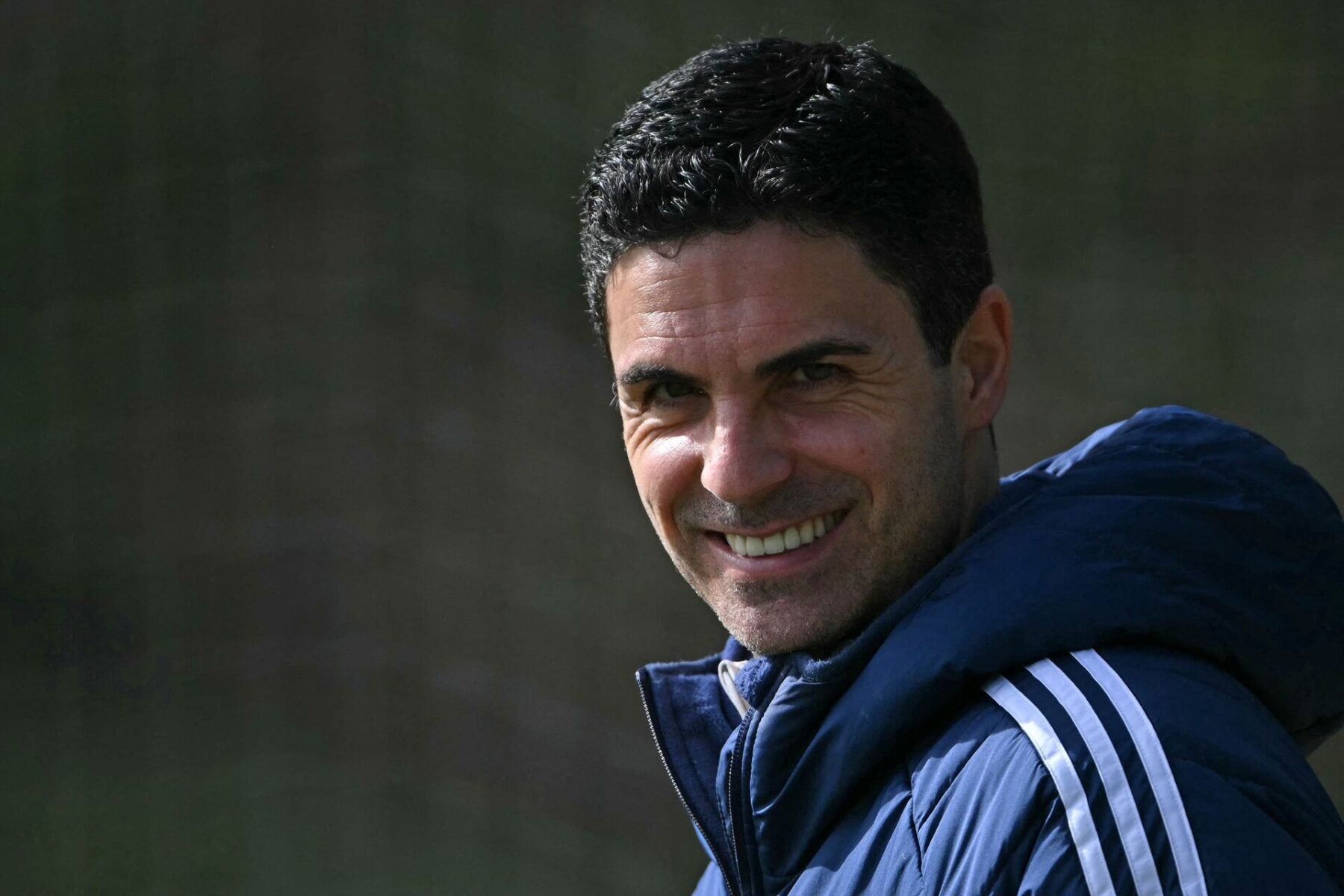 Arsenal tager imod sommeren med kyshånd.