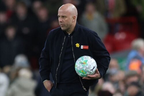 Arne Slot kan stå over for et exit fra Liverpool, efter en sæson med blandede resultater. Nu køres en ny cheftræner i stilling.