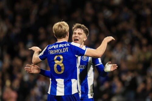 Den unge midtbanespiller Victor Froholdt har på rekordtid udviklet sig til et varmt navn i Europa. Nu sender han ny guldregn over FCK.