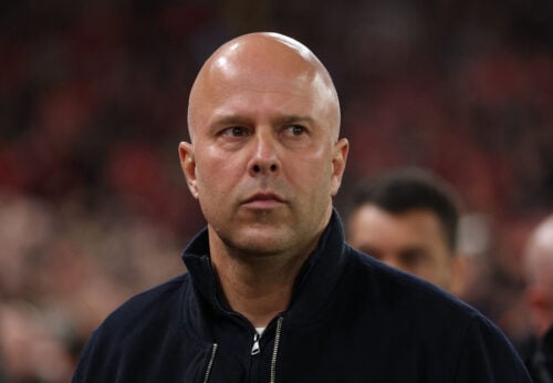 Arne Slot er en presset mand hos Liverpool.