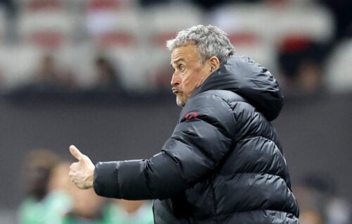 Situationen på sidelinjen i Manchester United efter sommerferien er uafklaret, men Luis Enrique spøger fortsat i den engelske storklub.