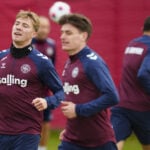 Rasmus Højlund er udset en vigtig rolle, når Danmark brager sammen med Nordmakedonien torsdag aften, når playoff-runden til VM begynder.