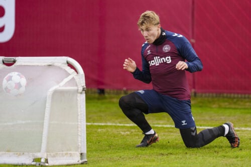 Rasmus Højlund skaber debat før Danmark møder Nordmakedonien i den afgørende VM-playoff i aften på dansk grund.