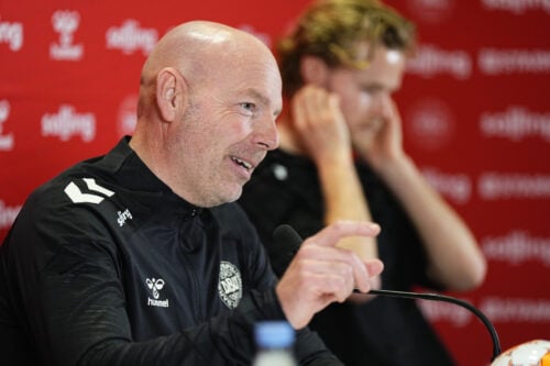 Danmark har kniven for struben, når de møder Nordmakedonien i aftenens VM-playoffrunde. Her skal en spiller starte inde.