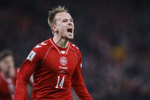 Mikkel Damsgaard bryder tavsheden.