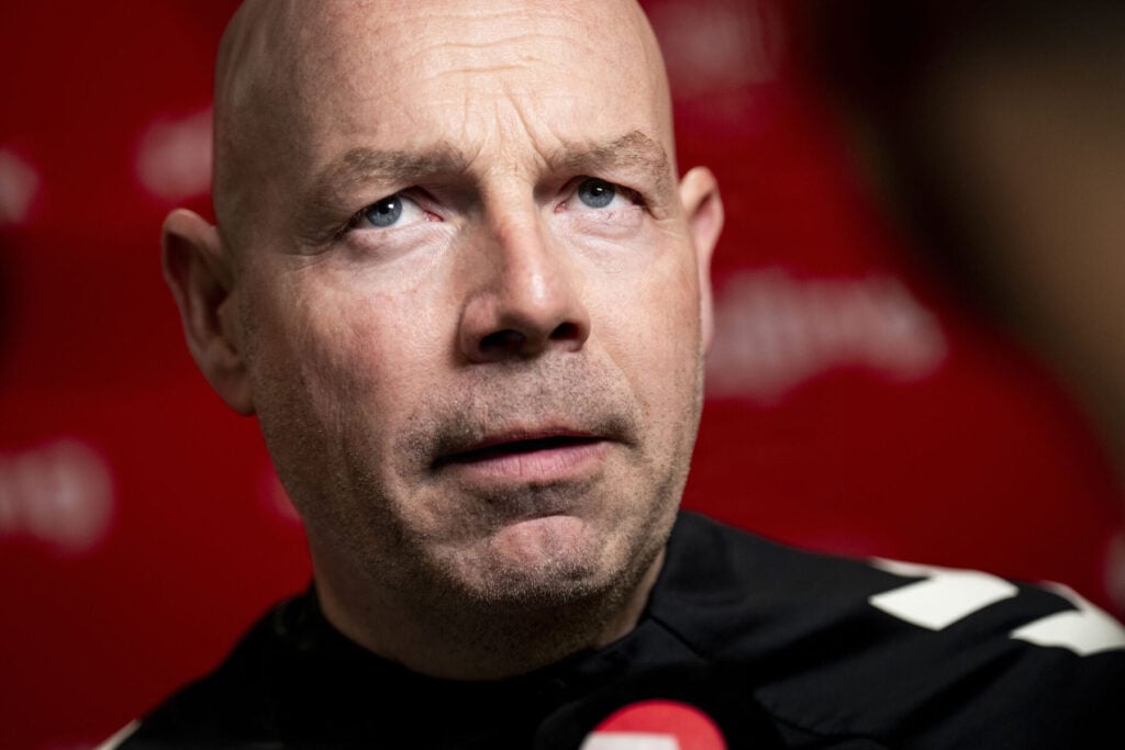 Brian Riemer står med et problem.