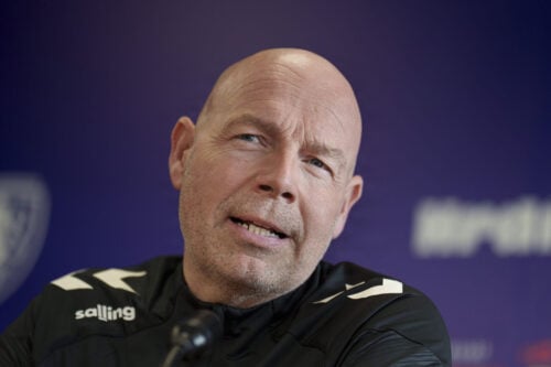 Brian Riemer har sendt to på tribunen.