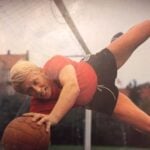 Mogens Therkildsen redder her en bold.