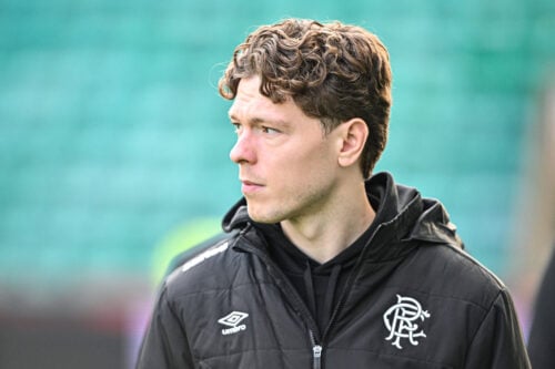 Andreas Skov Olsen får skarp kritik.