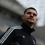 Meget tyder på, at Bruno Guimarães kan blive den spiller, der skal overtage rollen efter Casemiro i Manchester United.