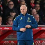 Tottenham er fortsat på jagt efter stabilitet på trænerposten, hvor et nyt navn er begyndt at dukke op i rygtemøllen - nemlig Sean Dyche.