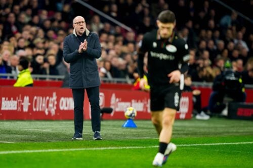 En cheftræner er blevet fyret efter blot fire måneder i en europæisk storklub. Afløseren er allerede blevet udpeget.