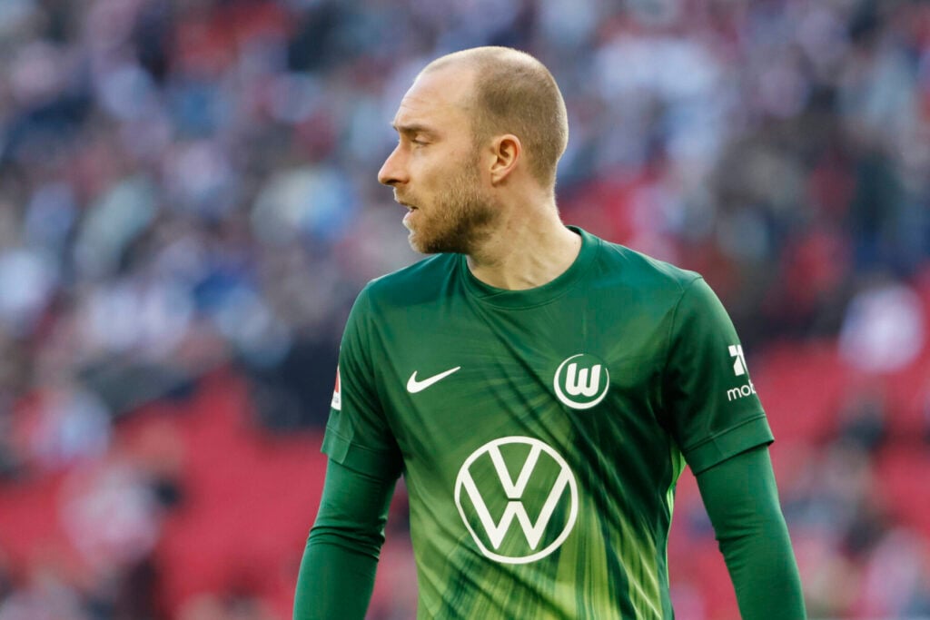 Stuttgart leverede en magtdemonstration og knuste Christian Eriksen og Wolfsburg søndag eftermiddag i Bundesligaen.