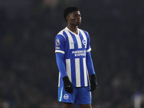 Manchester United står foran en sommer, hvor midtbanen bliver et centralt fokusområde. Nu kan Carlos Baleba blive løsningen.