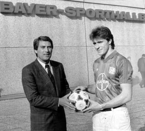 Jan Bartram ankommer til Bayer Uerdingen.