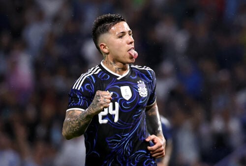 Forholdet mellem Enzo Fernández og Chelsea er kørt fuldstændig af sporet, hvorfor han har været udeladt af truppen. Nu er der store nyheder.