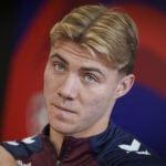 Rasmus Højlund gennemfører sit skifte til sommer.