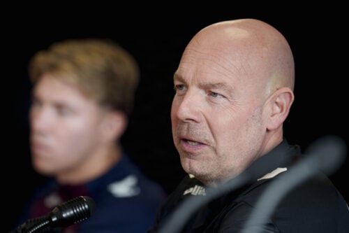 Den danske landstræner Brian Riemer er kommet under voldsom beskydning. Det sker efter, at Danmark missede VM.