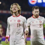 På trods af en monumental sportslig skuffelse tager Danmark et overraskende spring fremad på FIFA’s verdensrangliste.