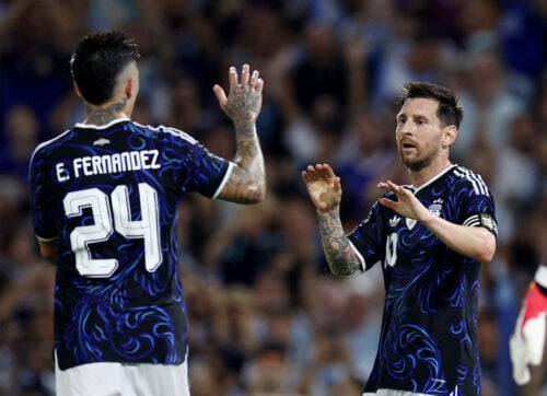 Enzo Fernandez sår tvivl om sin fremtid i Chelsea med åbenlyse flirtende blikke rettet mod Spanien, hvilket nu skaber uro i klubben.