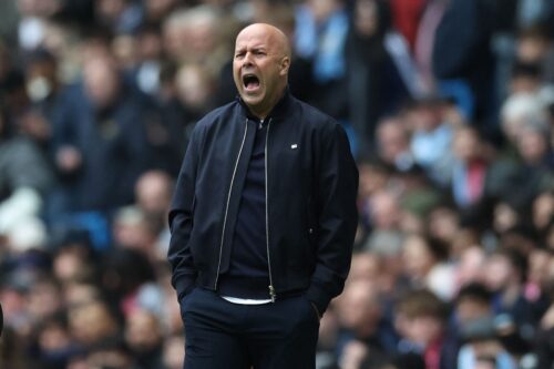 Arne Slot og Liverpool fik ørene i maskinen i FA Cup-regi mod Manchester City. Nu træffer klubben en stor beslutning om træneren.