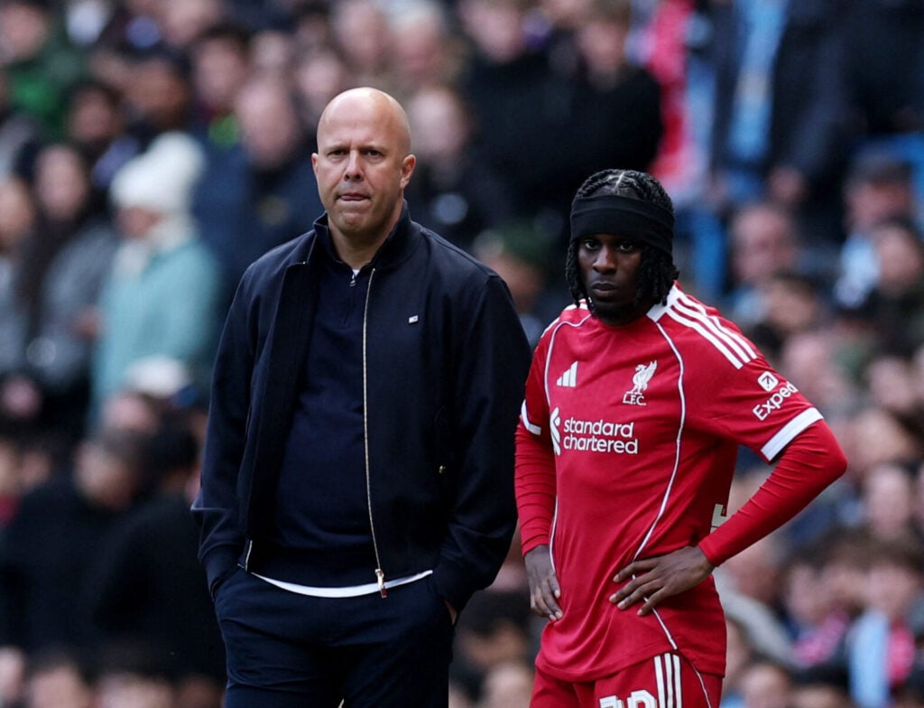 Liverpool står over for en afgørende periode, hvor der kan ske markante ændringer på trænerposten. Nu dukker en ny kandidat op.
