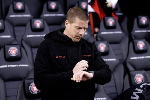 Mike Tullberg og FC Midtjylland har fået en skuffende start på foråret i Superligaen og halter efter i guldkampen mod AGF.