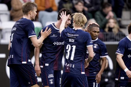 Der er lagt op til et intenst opgør i 3F Superliga, når AGF og FC Midtjylland krydser klinger i en kamp med enorme konsekvenser i guldkampen.