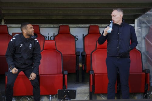 Steve Cooper er havnet i en dyb krise i Brøndby, hvor cheftræneren nu er den dårligste i historien målt på pointhøst.
